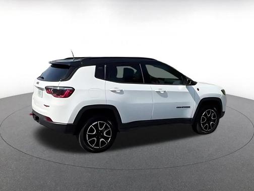 Bright White Clearcoat 2025 Jeep Compass Trailhawk