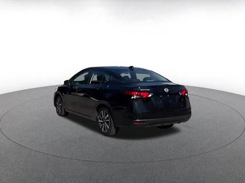 Super Black 2025 Nissan Versa 1.6 SV