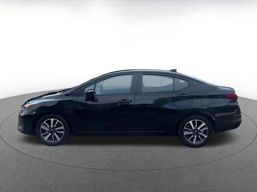 Super Black 2025 Nissan Versa 1.6 SV