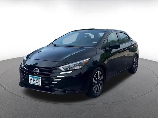 Super Black 2025 Nissan Versa 1.6 SV