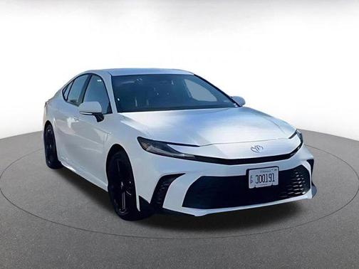 Ice Cap 2025 Toyota Camry SE