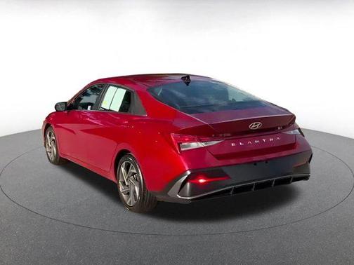 2025 Hyundai ELANTRA SEL