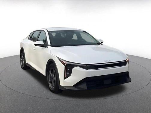Snow White Pearl 2025 Kia K4 LXS