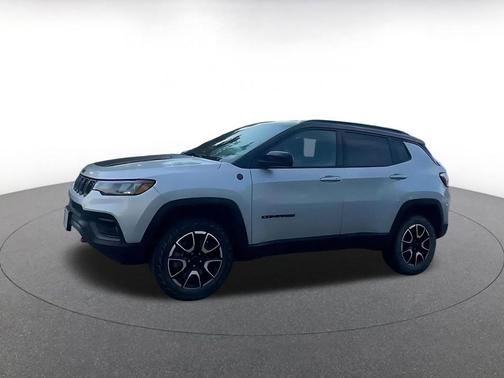 Silver Zynith Metallic Clearcoat 2025 Jeep Compass Trailhawk