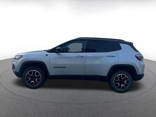Silver Zynith Metallic Clearcoat 2025 Jeep Compass Trailhawk
