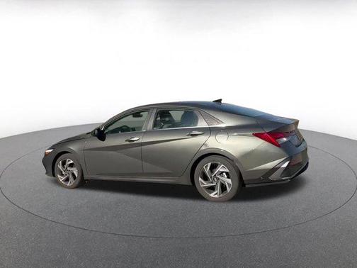 2025 Hyundai ELANTRA SEL