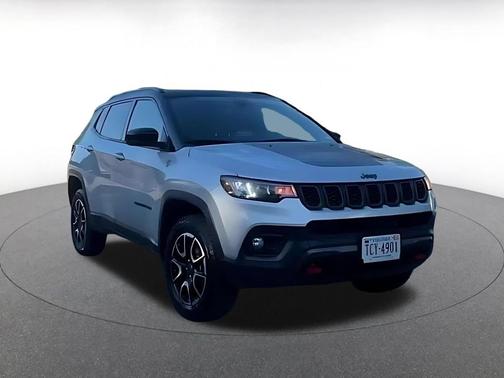 Silver Zynith Metallic Clearcoat 2025 Jeep Compass Trailhawk