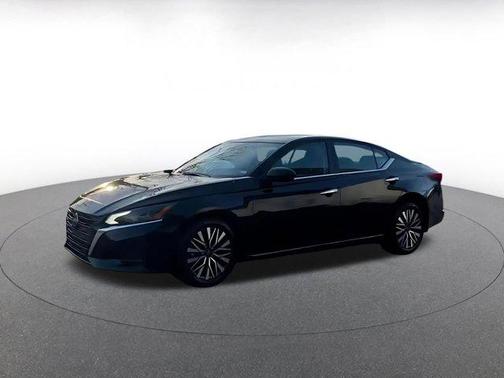 Super Black 2025 Nissan Altima SV FWD