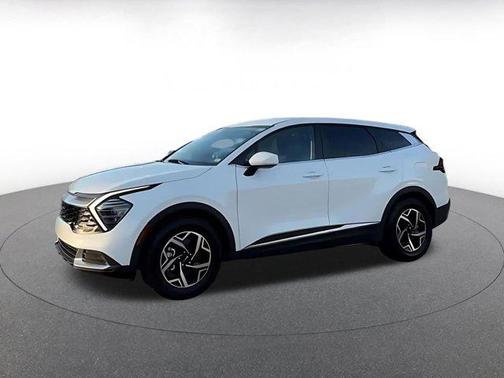 Snow White Pearl 2025 Kia Sportage LX