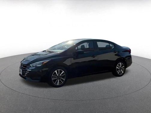 Super Black 2025 Nissan Versa 1.6 SV