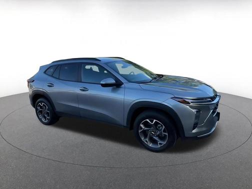 Sterling Gray Metallic 2025 Chevrolet Trax LT
