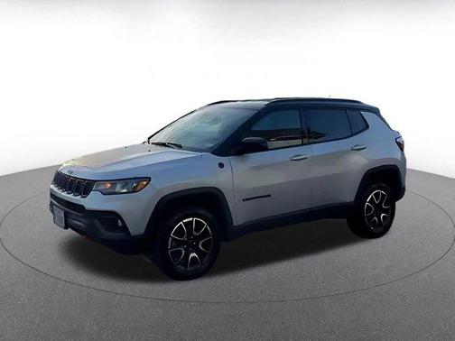 Silver Zynith Metallic Clearcoat 2025 Jeep Compass Trailhawk
