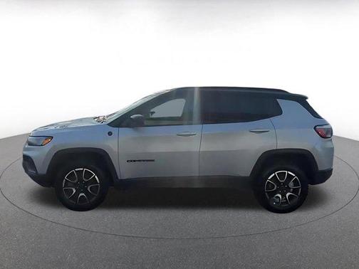 Silver Zynith Metallic Clearcoat 2025 Jeep Compass Trailhawk