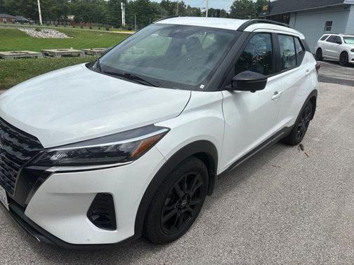 2023 Nissan Kicks SR
