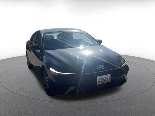 2025 Hyundai ELANTRA SEL