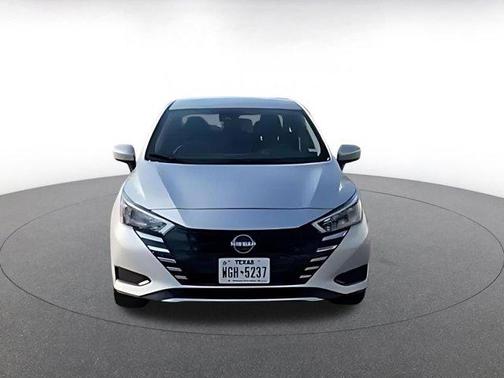 Brilliant Silver Metallic 2025 Nissan Versa 1.6 SV