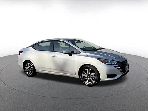 Brilliant Silver Metallic 2025 Nissan Versa 1.6 SV