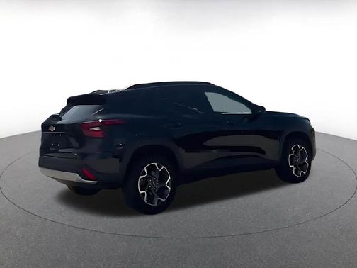 Mosaic Black Metallic 2025 Chevrolet Trax LT