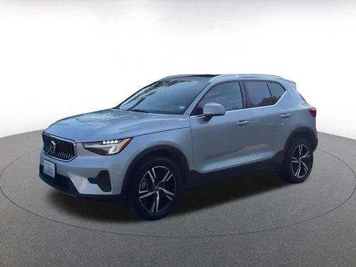 2024 Volvo XC40 CORE