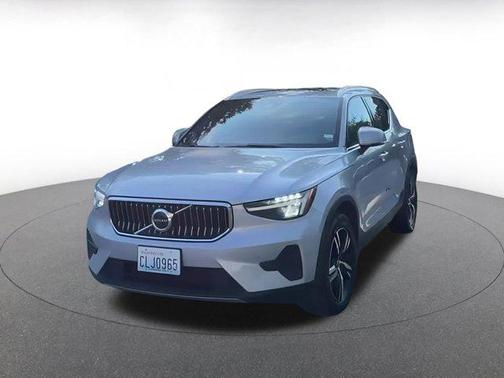 2024 Volvo XC40 CORE