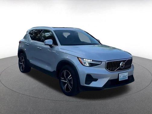 2024 Volvo XC40 CORE