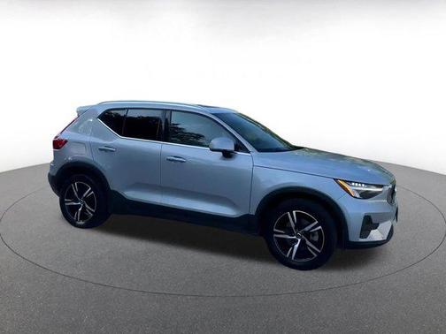 2024 Volvo XC40 CORE