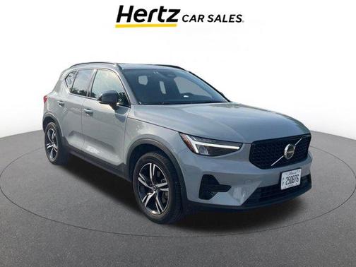2024 Volvo XC40 CORE