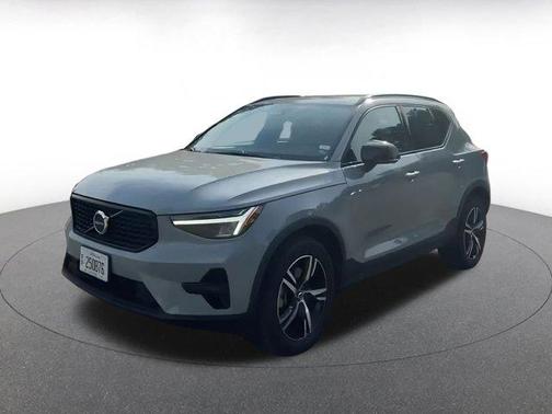 2024 Volvo XC40 CORE