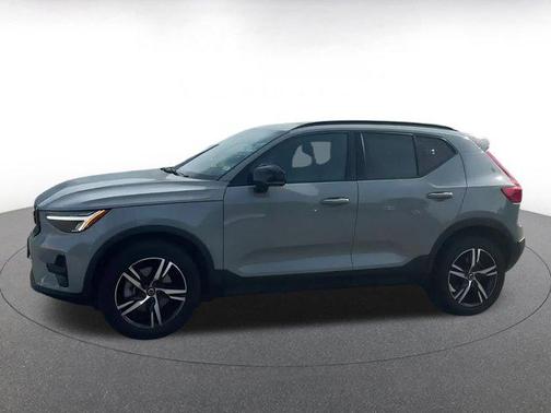 2024 Volvo XC40 CORE