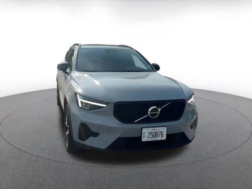 2024 Volvo XC40 CORE