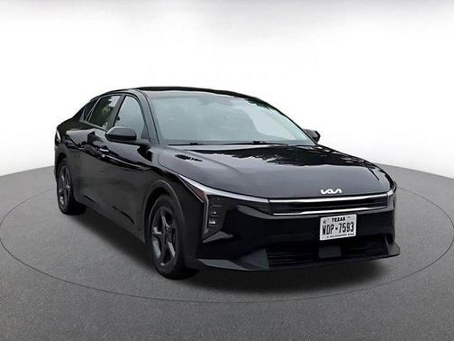 Aurora Black Pearl 2025 Kia K4 LXS