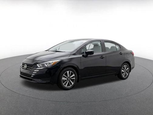 Super Black 2025 Nissan Versa 1.6 SV