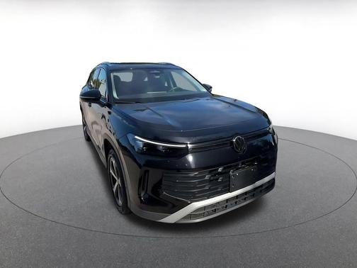Deep Black Pearl 2026 Volkswagen Tiguan 2.0T SE