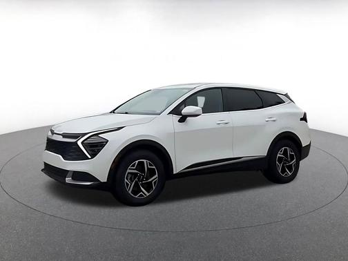 Snow White Pearl 2025 Kia Sportage LX