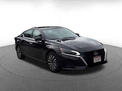 Super Black 2025 Nissan Altima SV FWD