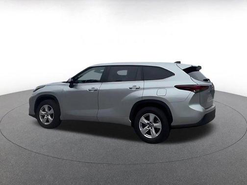 Celestial Silver Metallic 2025 Toyota Highlander LE