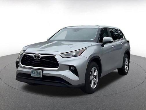 Celestial Silver Metallic 2025 Toyota Highlander LE