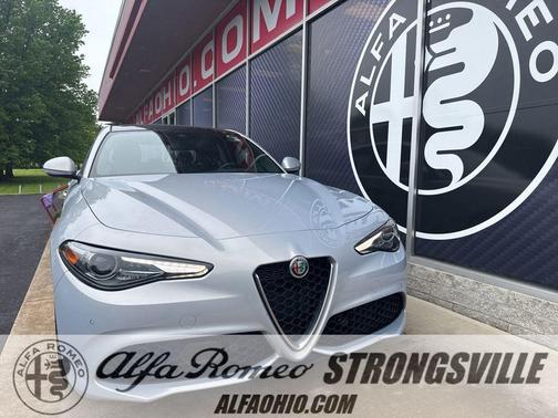 Moonlight Gray Metallic 2023 Alfa Romeo Giulia Ti