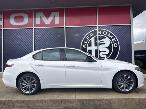 Milano White 2026 Alfa Romeo Giulia Base