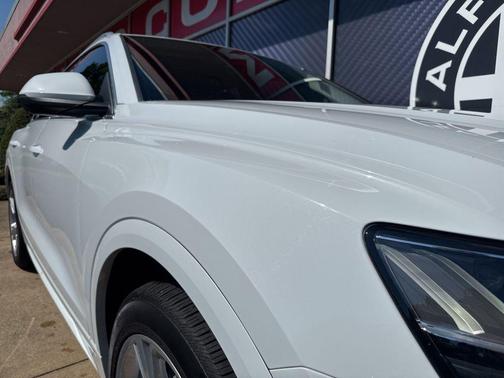 Glacier White Metallic 2023 Audi Q8 55 Premium