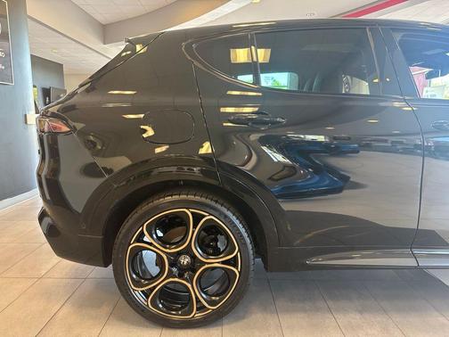 Alfa Black 2025 Alfa Romeo Tonale Intensa EAWD