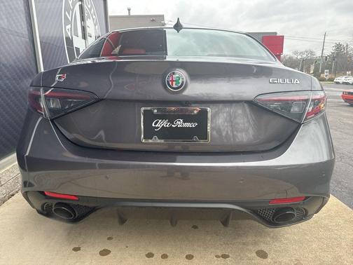 Vesuvio Gray Metallic 2026 Alfa Romeo Giulia Base