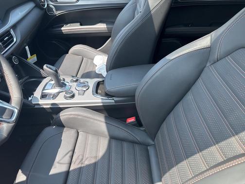2025 Alfa Romeo Stelvio Sprint AWD