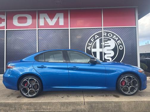 Misano Blue Metallic 2026 Alfa Romeo Giulia Base