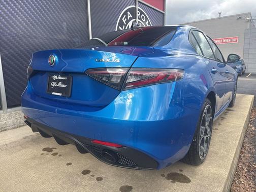 Misano Blue Metallic 2026 Alfa Romeo Giulia Base