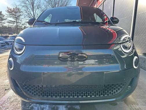 2025 FIAT 500e Giorgio Armani FWD