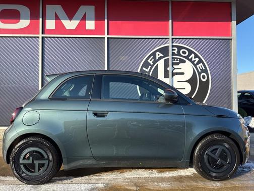 2025 FIAT 500e Giorgio Armani FWD