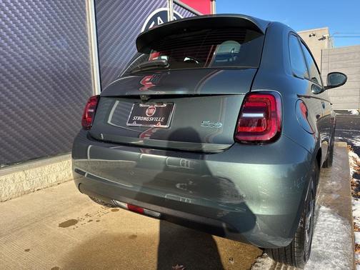 2025 FIAT 500e Giorgio Armani FWD