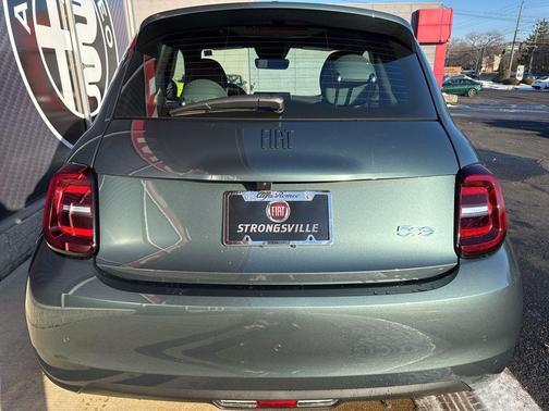 2025 FIAT 500e Giorgio Armani FWD