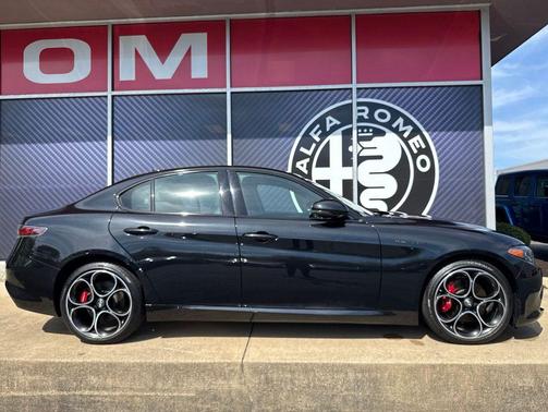 Vulcano Black Metallic 2024 Alfa Romeo Giulia Ti